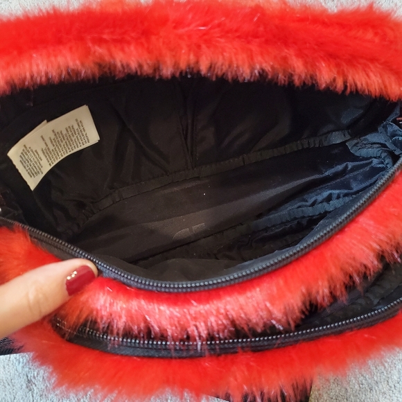 North Face x Supreme Faux Fur bag - Picture 5 of 6